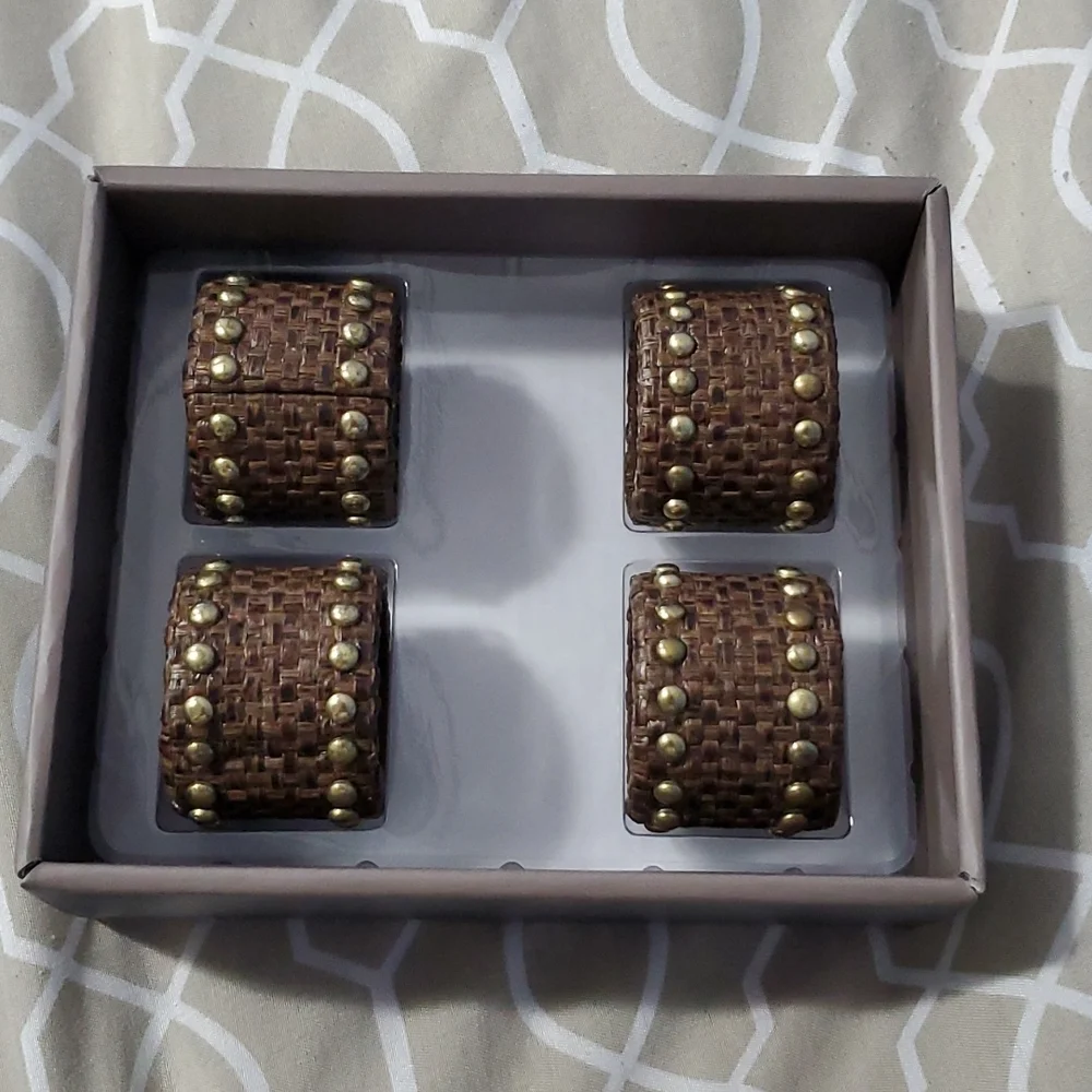 🏠⭐️ NWT Happy Chic by Jonathan Adler Catherine Brown Studded Napkins Rings